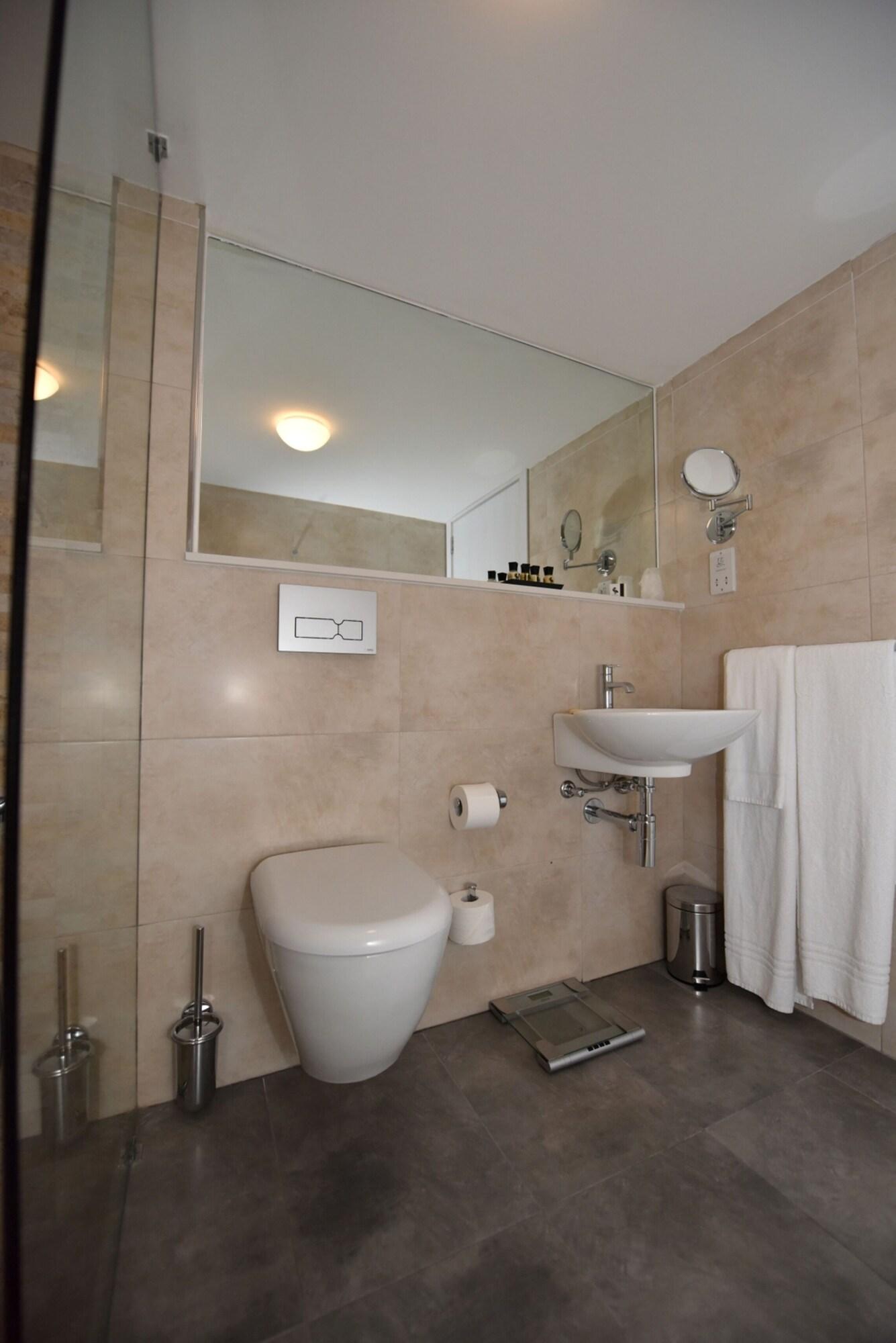 Quaint Boutique Hotel Надур Екстер'єр фото